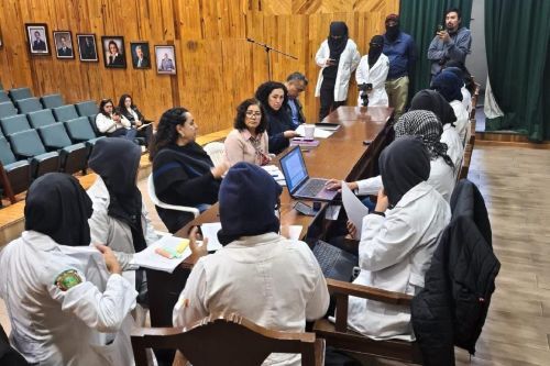 Se reúne rectora Paty Zarza con estudiantes de Medicina y Turismo